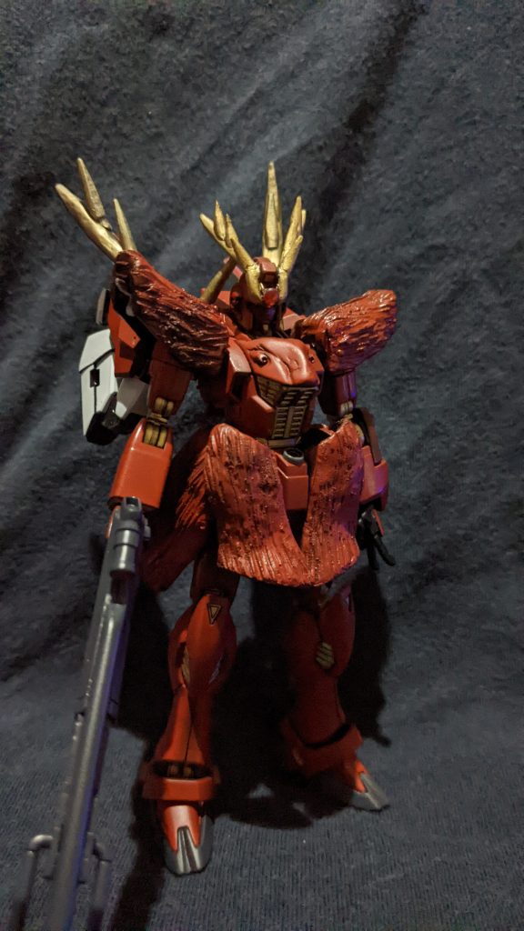 塗装はほぼ缶スプレー。黒サフを下地にキャラクターレッドを2回重ね吹きしてあります。黒っぽい所は黒サフにファントムグレー金色は黒サフにゴールドシルバーは黒サフにシャインシルバー白は黒サフに艶消しホワイトをしようしてます。