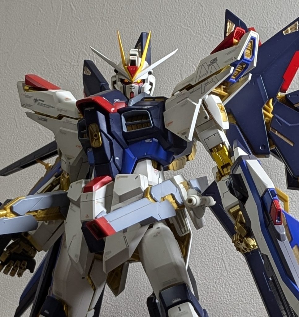 当時、成形色生かしのシャドー塗装や部分塗装で作ってたのですが、途中モチベ保てずゲート跡まんまの無塗装箇所も織り混ぜなんとか完成させた思い出…