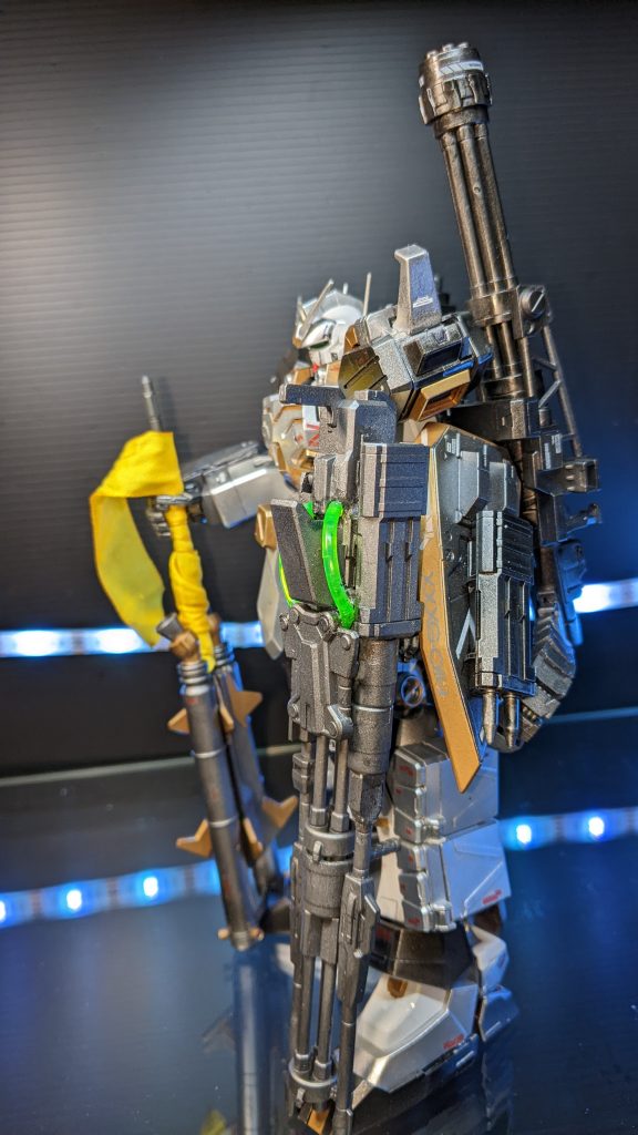 左サイドから。持たせている武器は一番くじの景品をアレンジしたビームガトリングガンです。
