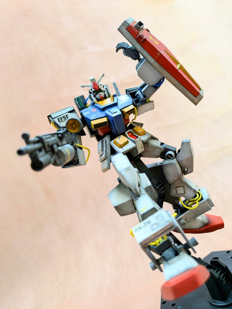 今では貴重な初代HGガンダムを惜しげもなくいじくり回しました。プロポーションの変更、各パーツのボリュームアップ、などなど。