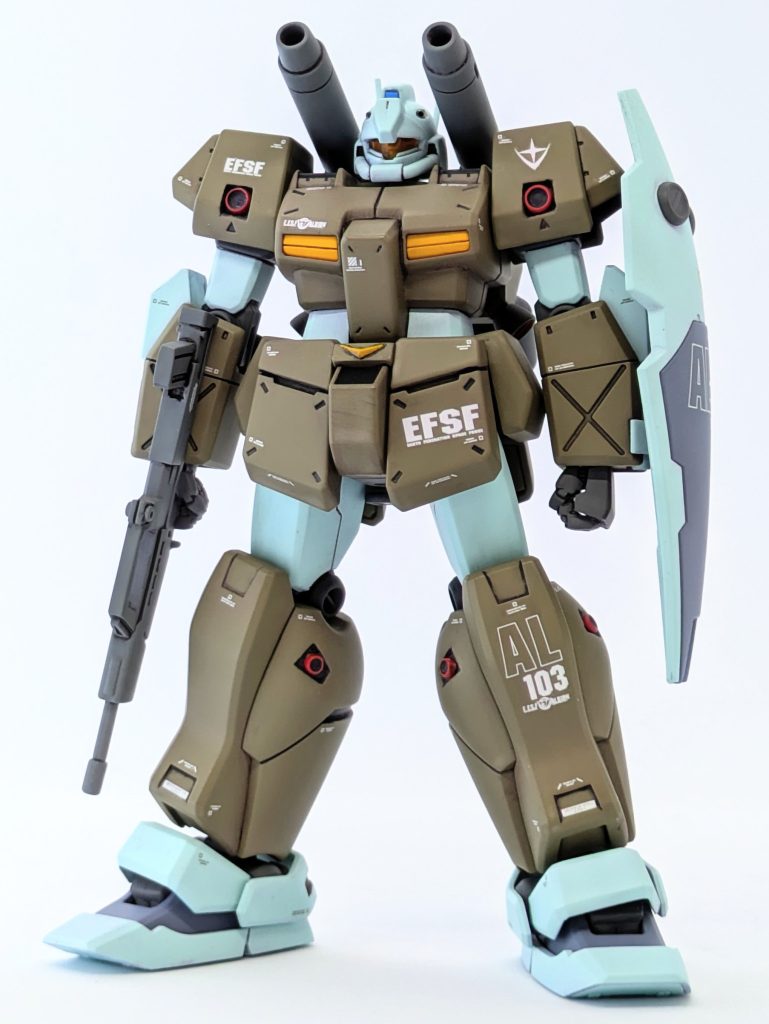 頭を合わせ目で1ミリ腰で1ミリ太ももで2ミリ延長。股関節の幅を左右に1ミリ幅増し。足首のフレームを前後で切断してかかと側を斜めに傾けて再接着。立ち姿が綺麗に決まるようにしてます。