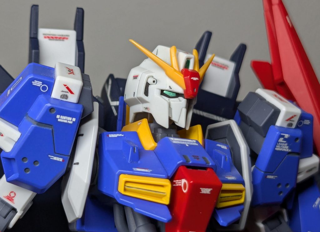 いじる前の頭部。当時はこれでカッコイイと思ってましたが、ちょっと目元が大きめ？私のＺガンダムの目のイメージは切れ長の目！なので、