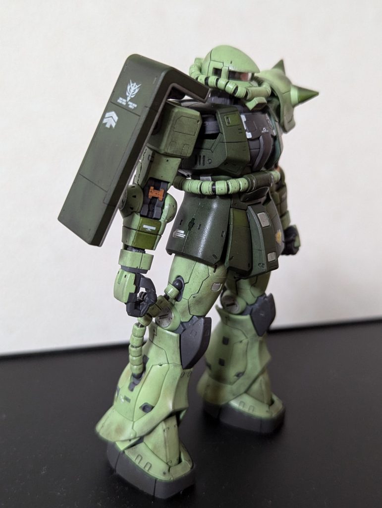 RG独特の多色感を減らして自分好みの配色に変更しました。グレーの部分以外はエアブラシ塗装になります。