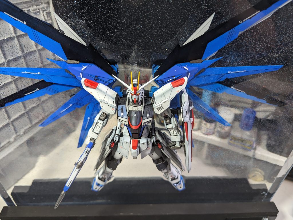 首など一部は可動するので申し訳程度の表情付けができます