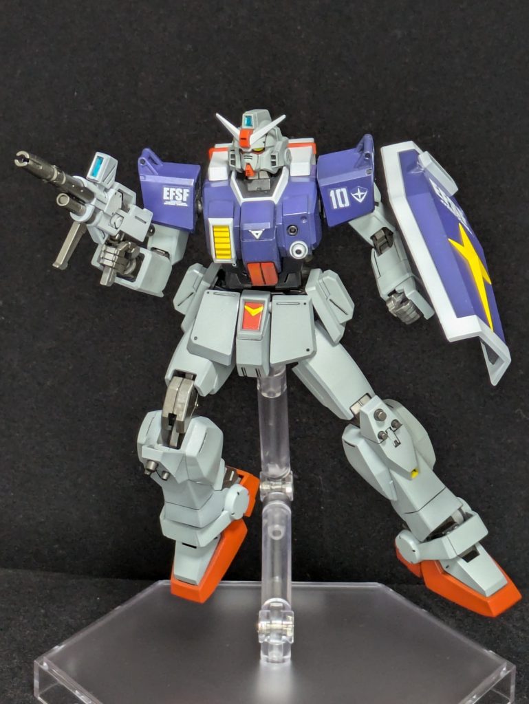 最終的に配備された本来の陸戦型ガンダムと異なり、同一機種で小隊を組むのではなく、陸ジムの小隊に隊長機(もしくはエース機)として配備されるイメージです。