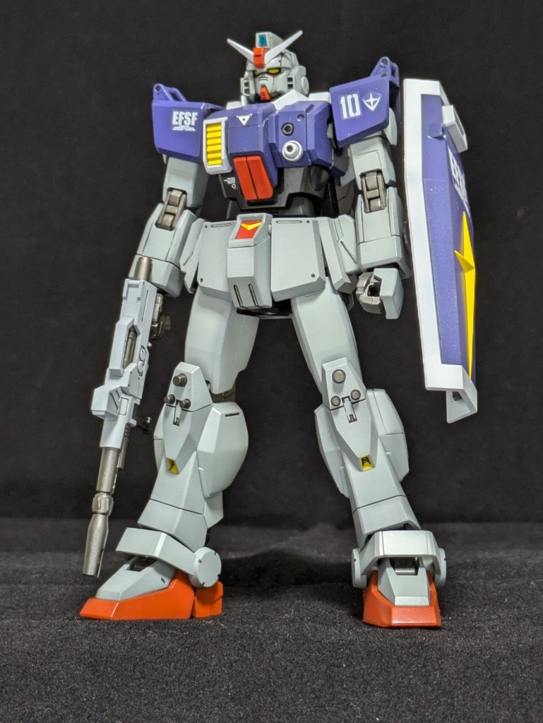 本来の陸ガンと比べ、違和感が少ない程度に配色を変えています。RX-78のパーツをデチューンしないで使っている設定です。