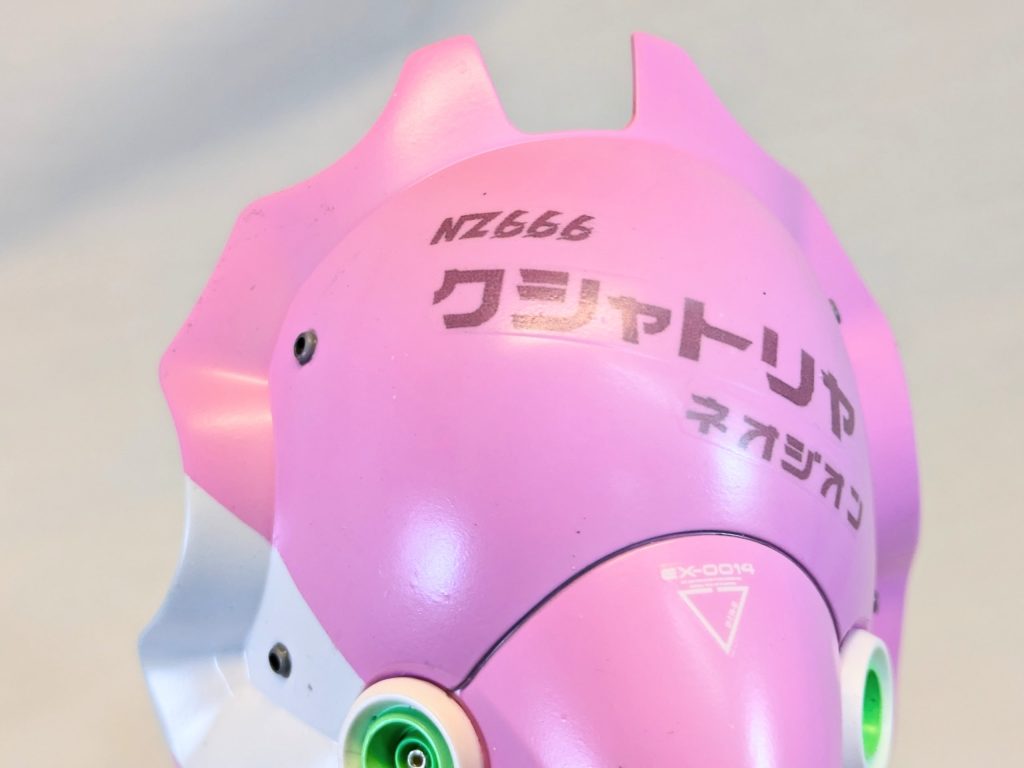 今回、初めてA-oneの転写シールを使用してみました。プラモデル用の水転写デカールとは違い、張ってからずらす事ができなかったり、厚みがあったりで、期待したクオリティには至らなかったですが、面白い素材だとは思いました。