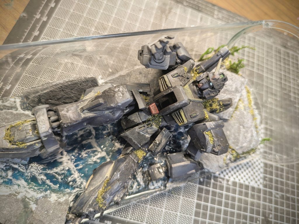 足元には波が続いているように表現してみました。