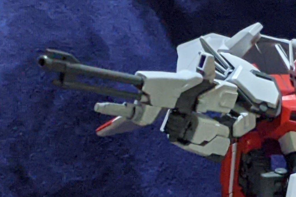 ビームライフルはイージスのをそのまま流用し、ビームサーベルを１つマウントしています。