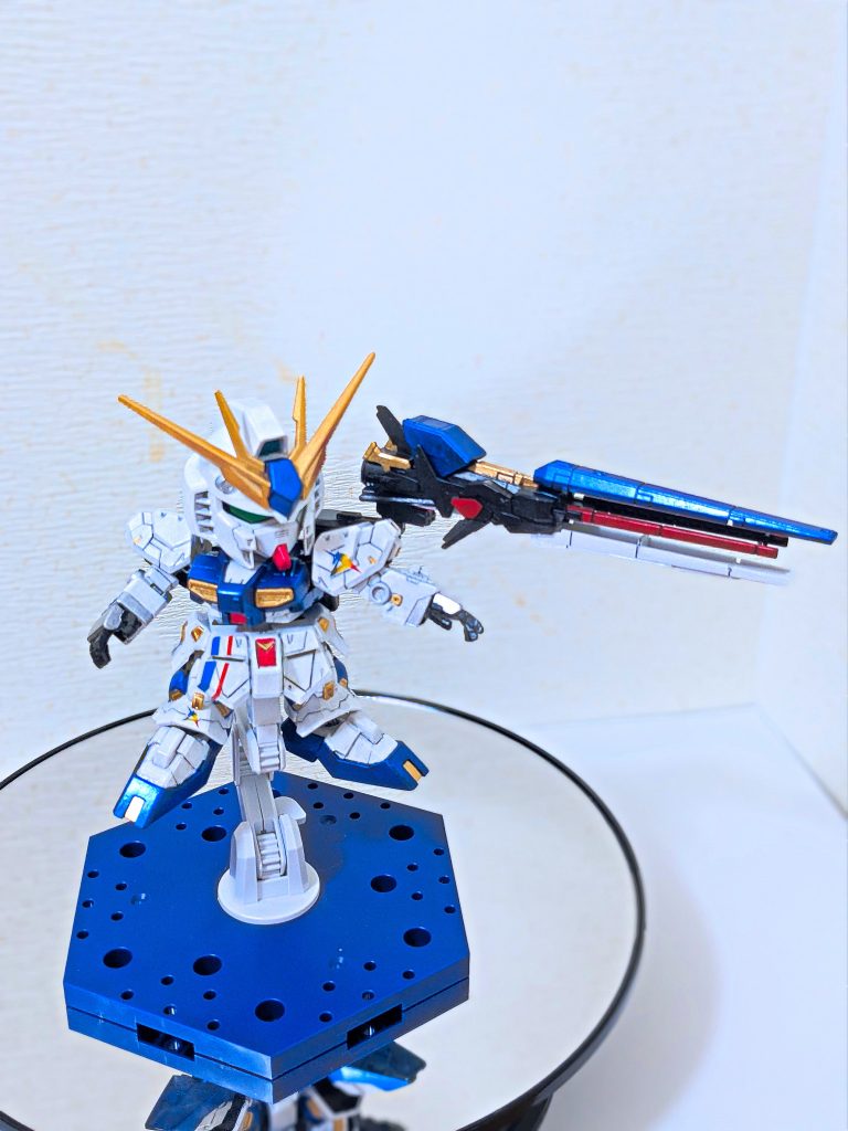 箱絵にもなっているこのポーズがカッコ良いんですよね。色がスレて落ちないように恐る恐るポージングさせているためダイナミックさが出てませんが・・・。