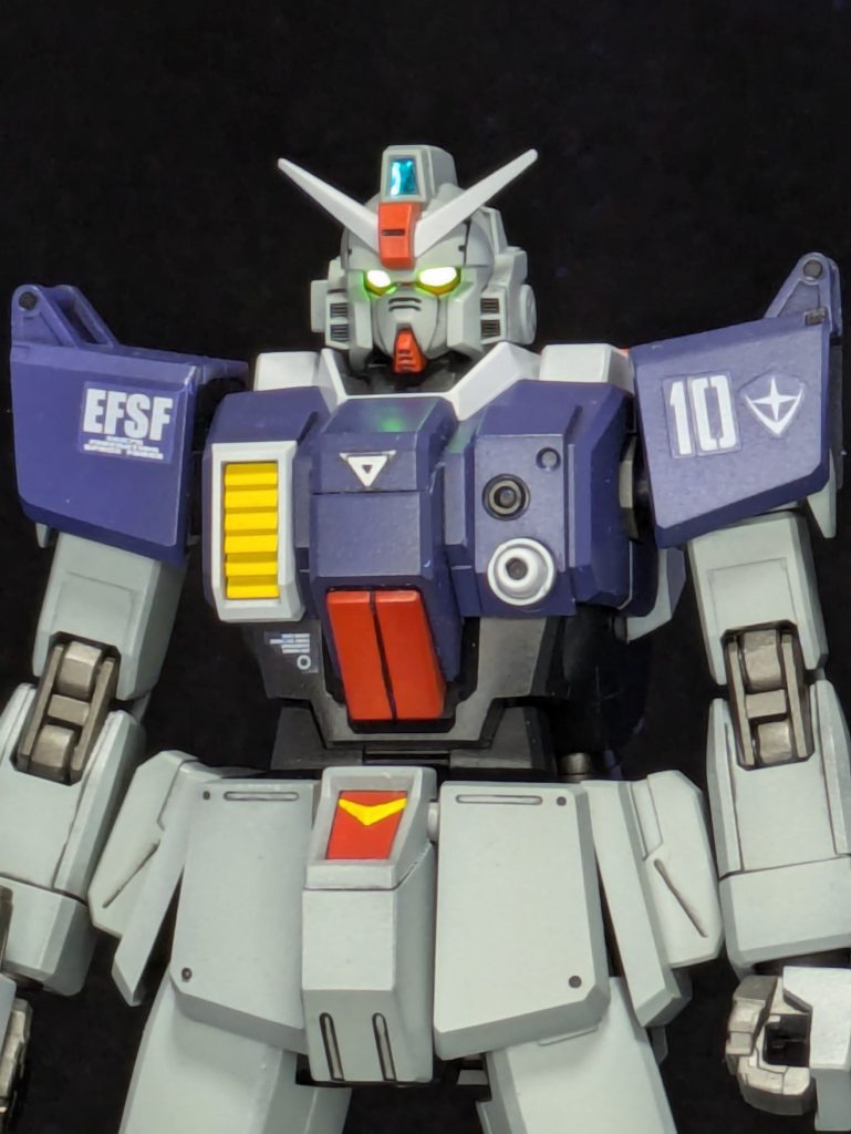 デュアルセンサーは蛍光塗料で光ります。