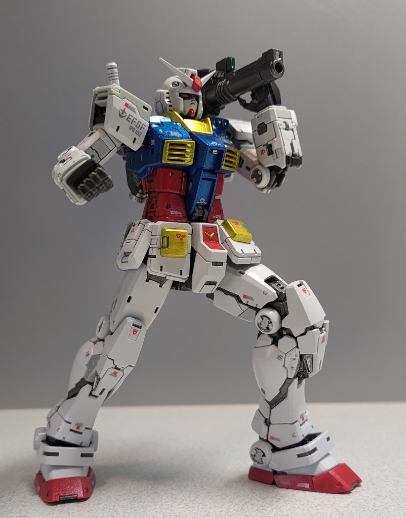 ショルダーキャノン、ショルダーマグナム、発射!よく話題になる頭部のバルカン孔とひさしはヤスリで削ってます。