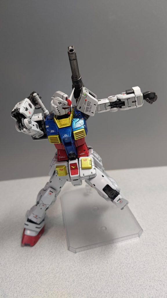 前腕部ガトリングガン! ご注目いただきたいんですが、ショルダーマグナムを追加してもちゃんと肩が上がるようにしてます。特にうまく改造できたと思ってる箇所です。