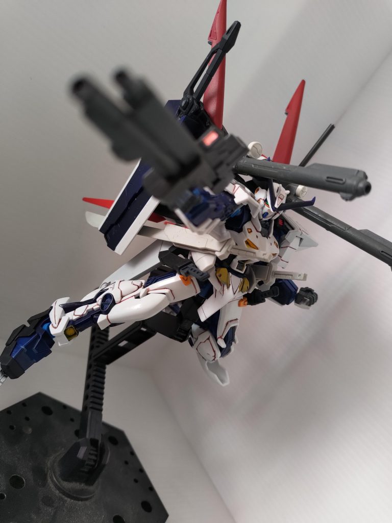 タクティカルアームズはスラスターに懸架可能。