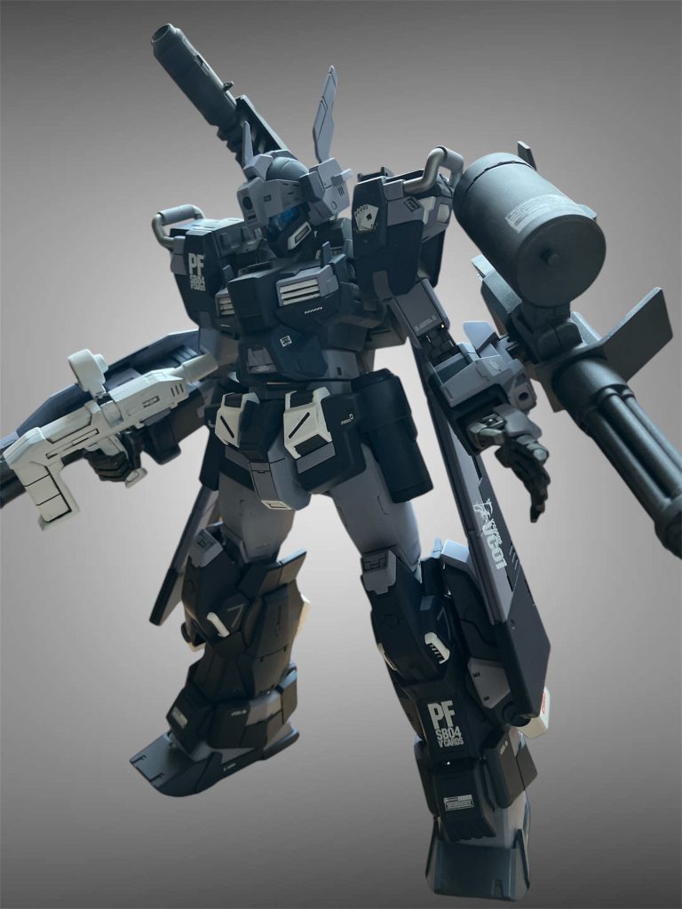 軽くポーズ付けました