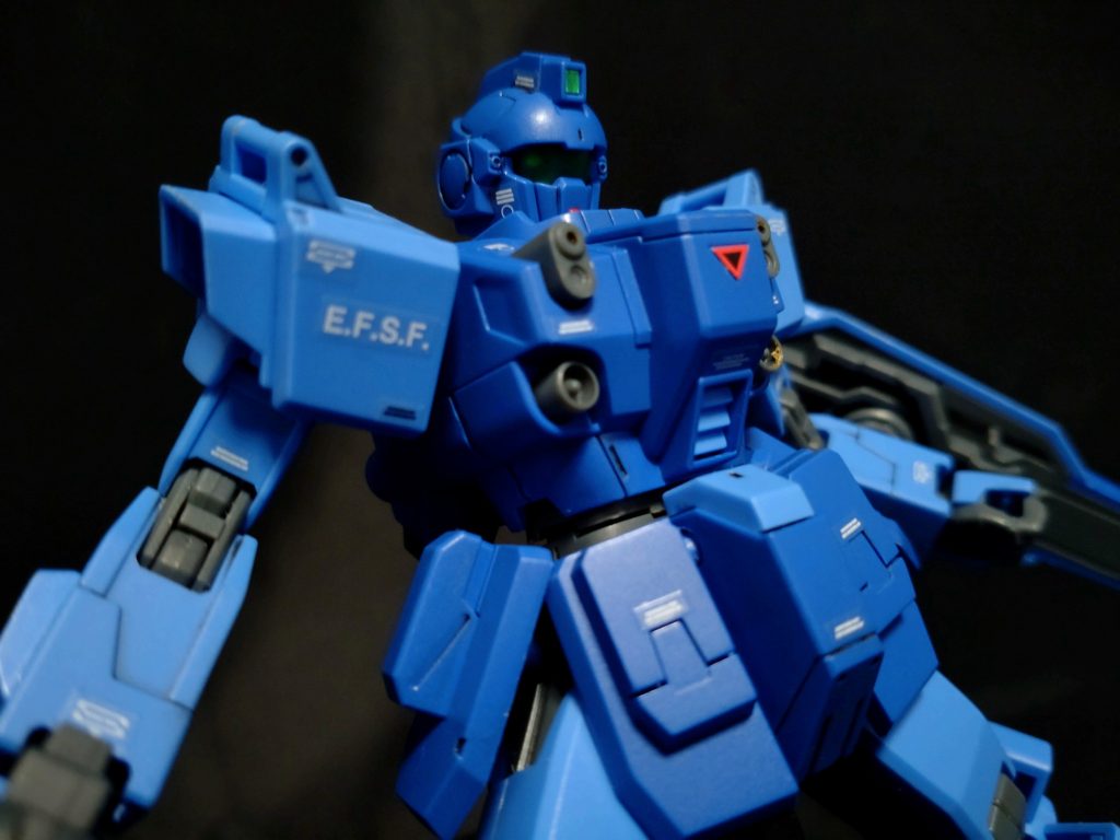 胸部バルカン砲胸部有線式ミサイルランチャー