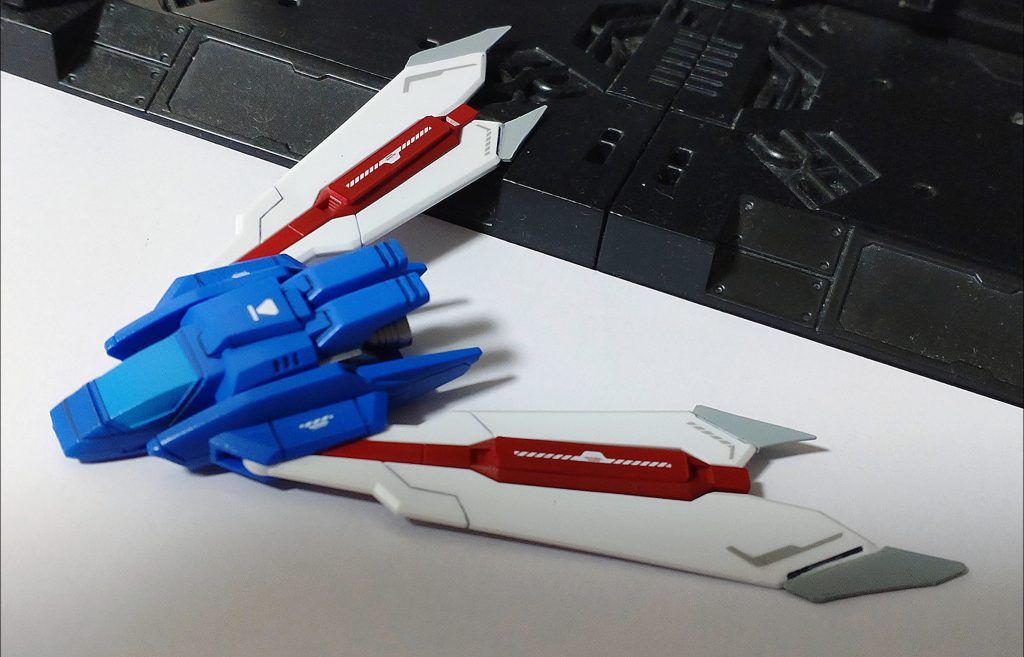 コアランダー機体に刺さって隠れるからいいかなと思いましたが、ハッチ窓も塗りました。 