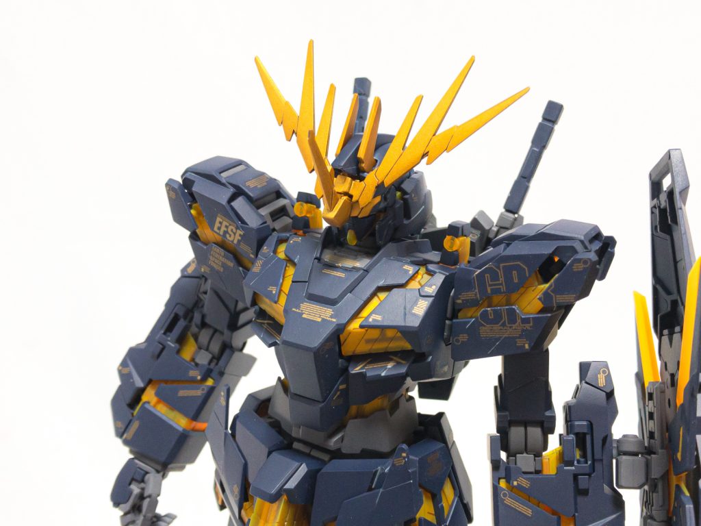 クリアイエローのサイコフレームが機体色に沈んでしまうのがもったいなかったのでサイコフレームの裏側を銀で塗ってみました。