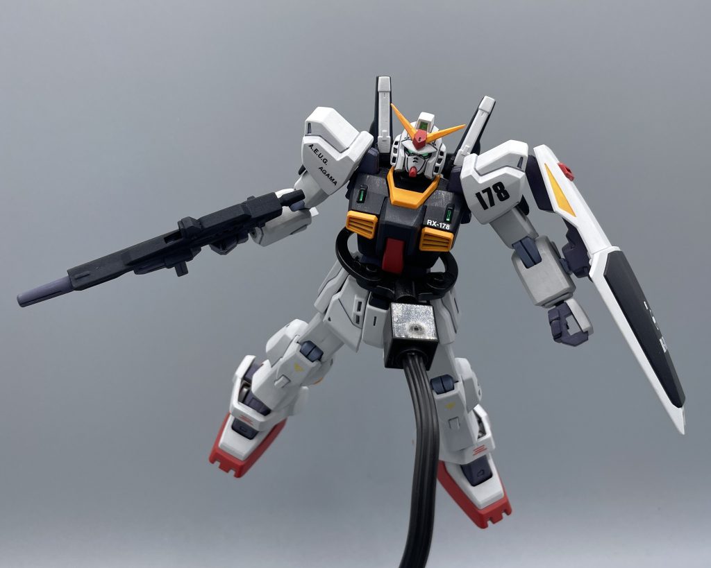 チャチャ~♪ チャララン♪♪ アイキャッチ風ポージング。マークトゥーの印象的なポージングですよね。