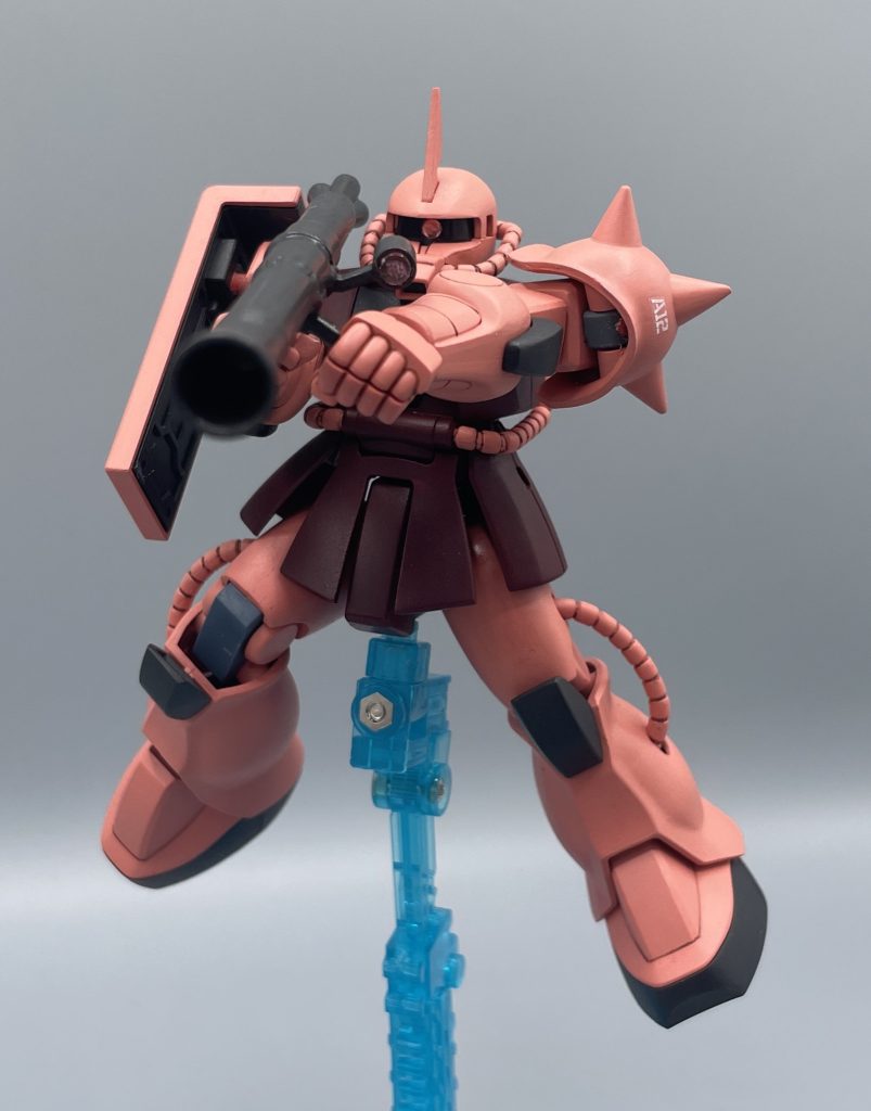 ザクバズーカ！！　取説によると、開戦当初はこのバズーカで核弾頭を射出していたんだとか・・・。恐ろしい。　それだとGP02サイサリスのドデカいシールドの存在意義が謎になるわけですが、核弾頭の威力が調節できるのかな？？やるな、ジオン。