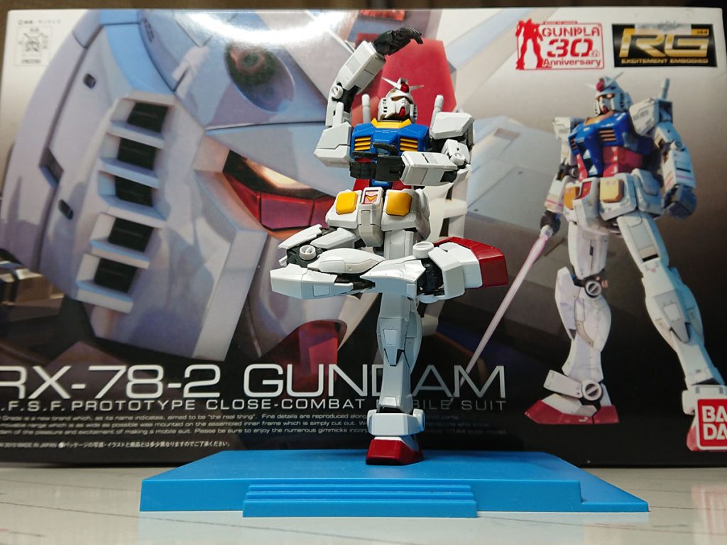 そして最後は良く動く模型では定番の?キメポーズで。