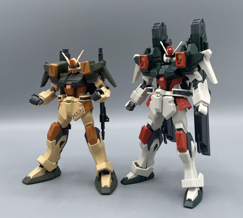 バスターガンダム・いまむかし ライトニングバスターもGET出来ました!新作ガンプラを買う際は、出来る限りお店の方々のご迷惑にならないよう、開店時間と同時に並ぶようにしています。必然的に最後尾から並ぶことになるので、毎回ドキドキですが、ラスト1個を手に入れることが出来て一安心です。 同時に、私よりも後ろに並ばれていた方には申し訳ない気持ちでいっぱいです・・・。バンダイさん、これからもたくさん生産をお願いします!!(>_<)  以上、コレクションシリーズ「バスターガンダム」の紹介でした。可動は少ないし、色分け・パーツ分割も激アマという「今の基準」で見れば決して良キットとは言えません。 しかし、個人的な見解としては非常に”模型らしい”キットであるように思います。ガンプラを中心に組んでいると、技術の進化に驚かされてばかりです。 たまーに、こうした古いキットを作ると ”古き良きプラモデル作り” を思い出させてくれる楽しさがあるように思えます。 最後までご覧いただき、ありがとうございました!!(*^^*)♪