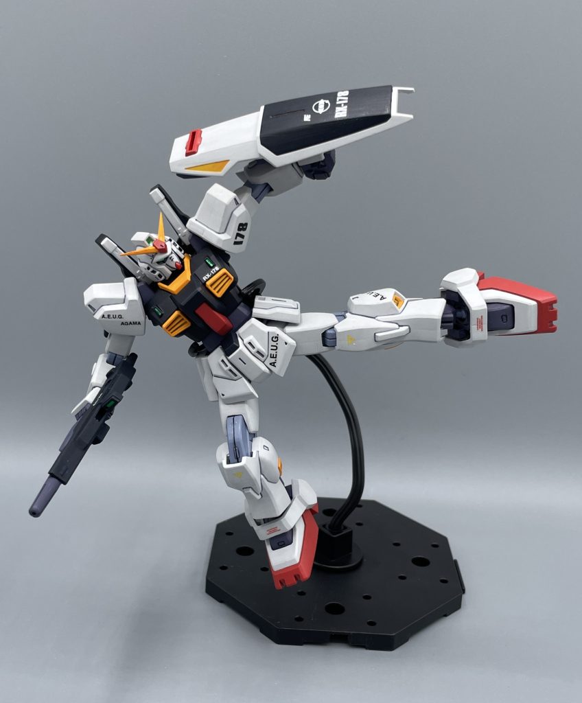 ガルバルディを蹴り飛ばす、Mk-Ⅱを象徴する伝説のシーン。このMk-Ⅱは可動域があまり広くないので、このポージングはかなり無理が出ます。この辺りは、リバイヴ版が圧勝のポイントだと思います。 旧HGUCのガンダムMk-Ⅱを手に入れるには、フライングアーマーセット or スーパーガンダム or グリプス戦役セットを入手するしかありません。まさかの単品売りしてくれないスタイルで衝撃ですよねwティターンズ仕様は、単品売りしているんだったかな? 自分のマークトゥーはフライングアーマーセットの物ですので、フライングアーマーも後日紹介できればと思っております。https://gumpla.jp/hg/2099648