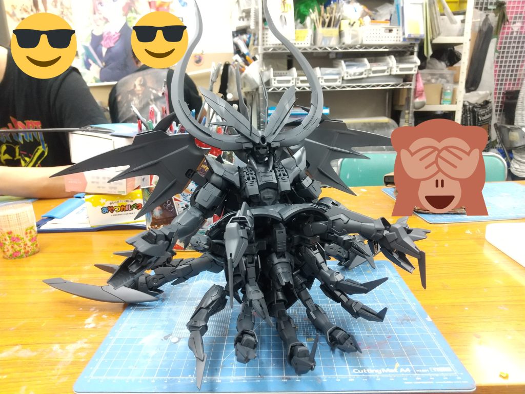 サフ吹き完了、この後、配色で悩まされた・・結局、成形色が一番しっくりしてたので、成形色を少し変える程度にしました。