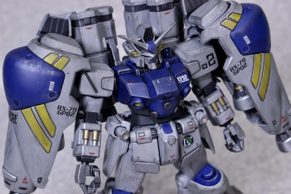 実は当時くらいにアトミックバズーカ装備の方を買って作ったのですが腕関節にシンナーをこぼしてしまい腕がボロボロに…  ABSという素材を知ったある意味思い出のキットです。MLRSはいつか作りたいと思って数年前に運良く購入でき、しばらく積んだ後素組みして表面処理までして放置、そしてようやく塗装、汚しをして完成しました。2号機作ったらやはり1号機も欲しくなって最近フルバーニアンも買って作ってます。こっちはちゃんと作るぞ…！