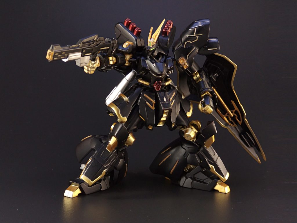 使用塗料黒:水性ブラックサーフェイサー金(スミ入れ):タミヤエナメル チタンゴールド<以下ガンダムマーカー>金:イエローゴールド銀:シャインシルバー赤:ロイヤルメタレッド+ヘビーガンメタリック(混色)緑:蛍光グリーン