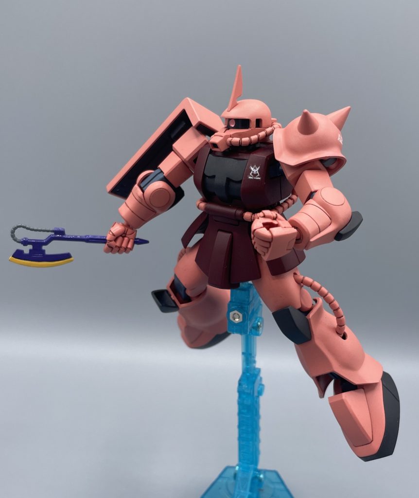 ヒートホーク！！　これまたザクと言えば、な装備です。刃が黄色で柄は紫というのは、なかなかにエキセントリックな配色ですね(^^)