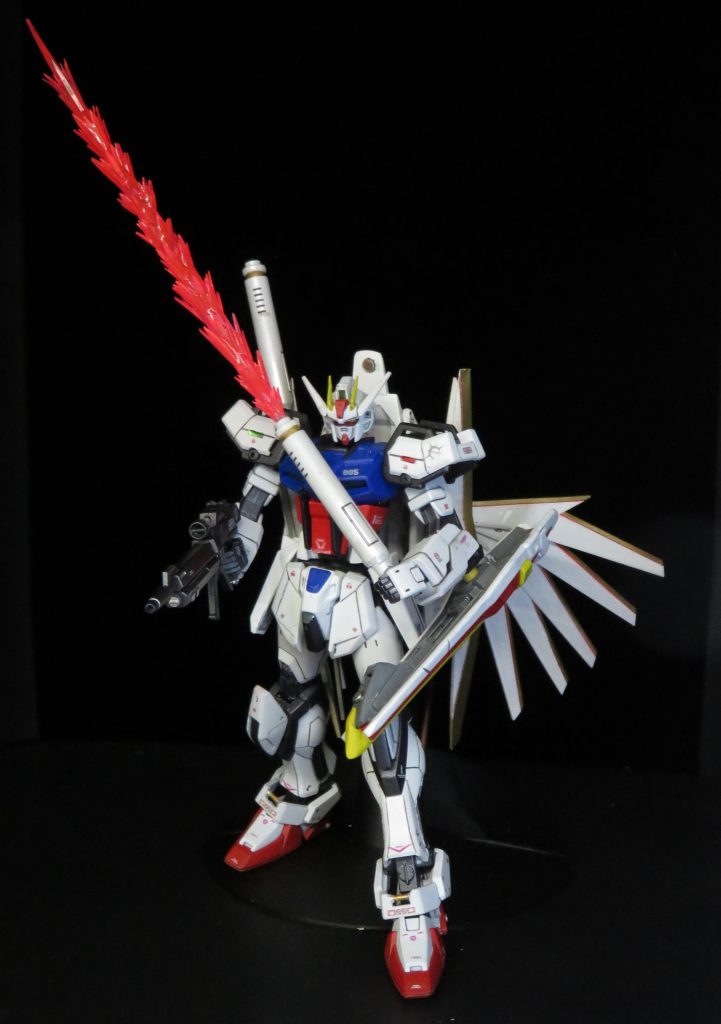 ストライカーパックの大型 ビームカノンは、取り外して大型ビームサーベル として使用することも可能