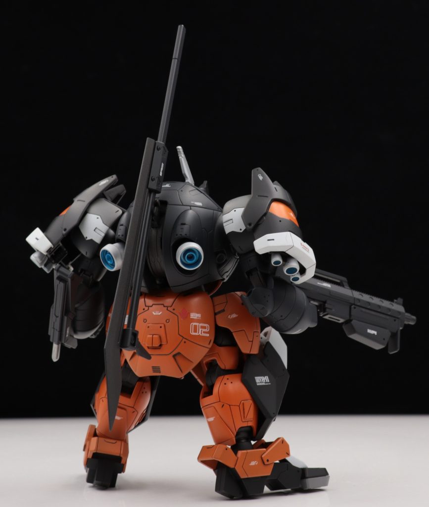 復讐を果たす為に戦うライドと共にするレジスタンスの機体。武装は身の丈を超えるロングブレード、ライフル、パイルバンカー。脚部は地上でロングブレードを扱うのに踏み込みを要する為、設置面がある物に換装。各部装甲を追加。