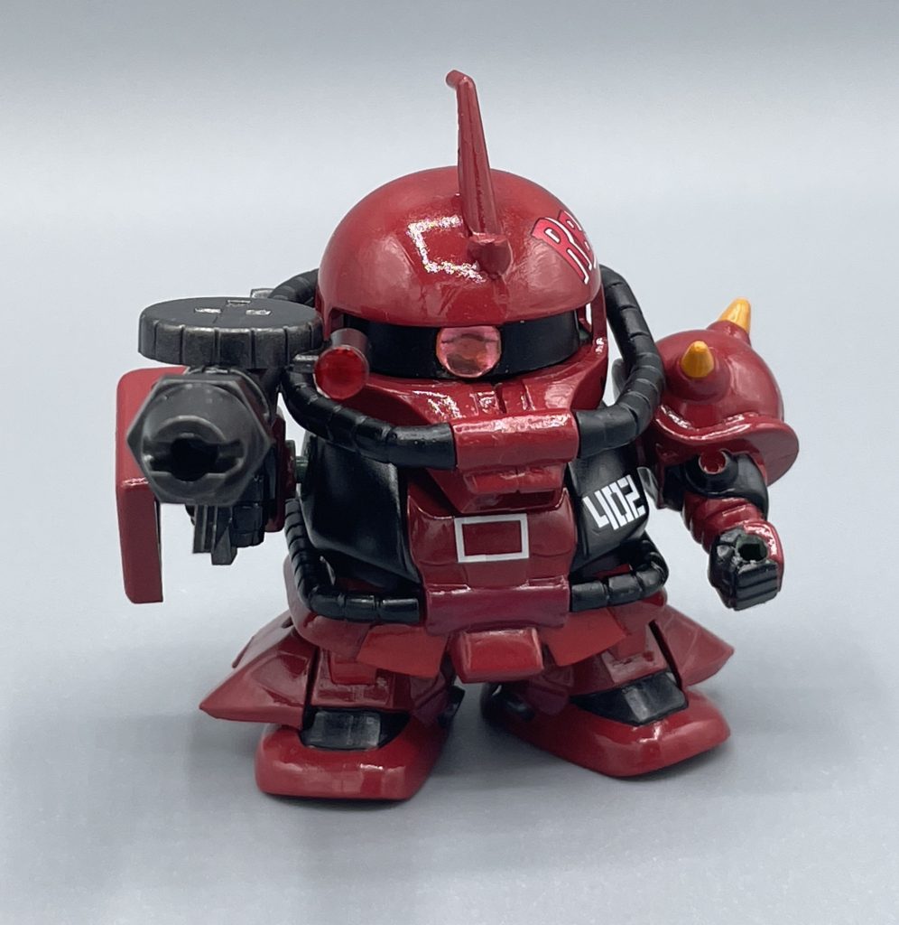 ザクマシンガン　なにこれカッコ可愛いｗｗｗ　肩部にマーキングされる「RB」のパーソナルマークは、よく目立つ頭部に貼ることにしました。SDらしいアレンジとも相まって、気に入っています(*^-^*)