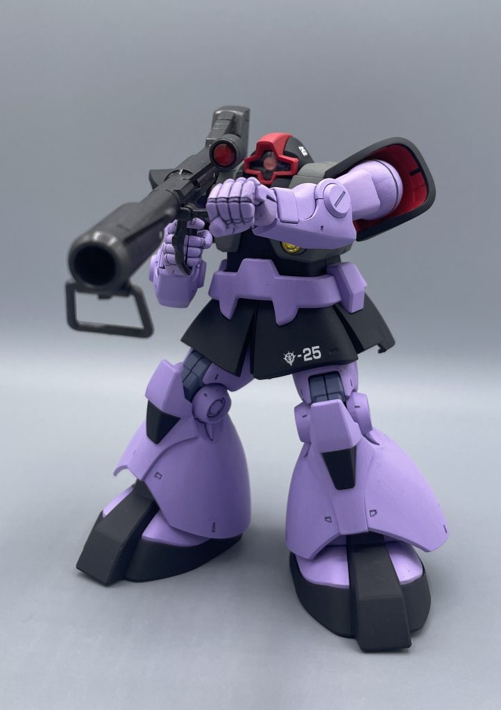 ジャイアント・バズ!! ドムのもう一つの専売特許である装備が、ジャイアント・バズですよね。でっかいバズーカにはロマンが詰まっています!しかし!!詰まっているのはロマンだけじゃありません。バズーカ内部に詰まっている弾頭の口径はなんと360mm!! 直径36センチの弾頭が飛んでくると思うと恐ろしいですね。そらもう当たれば敵機は木っ端みじんです。おっかねぇ・・・