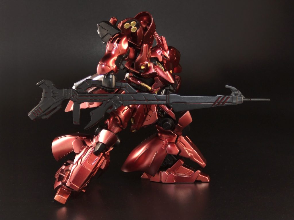 ガンダムマーカーのロイヤルメタレッドは、そのままでも非常に良い色ですが、ヘビーガンメタリックと混色する事で深みが増し、より素晴らしい輝きになると感じています。