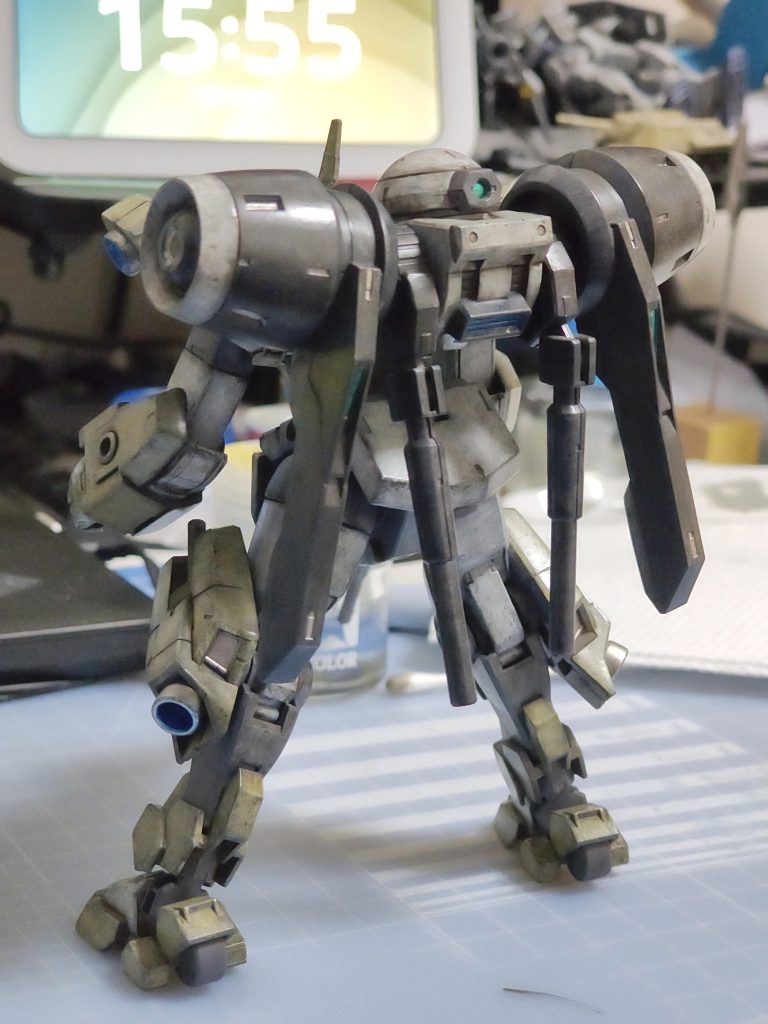 最後、机の上でISO1600で撮ったら、筆塗りのディテール潰れて綺麗なデミバーディングさんになったところ。サフ萌え写真撮るのも忘れていました。最後まで見ていただいてありがとうございます。