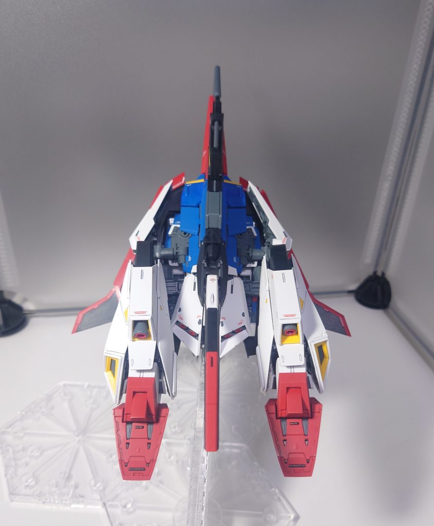 ウェーブライダーも良いプロポーションです。ただ、翼と本体を接続するパーツの翼側基部が強度的に不安になる作りだったのが、このキットの数少ない不満点です。