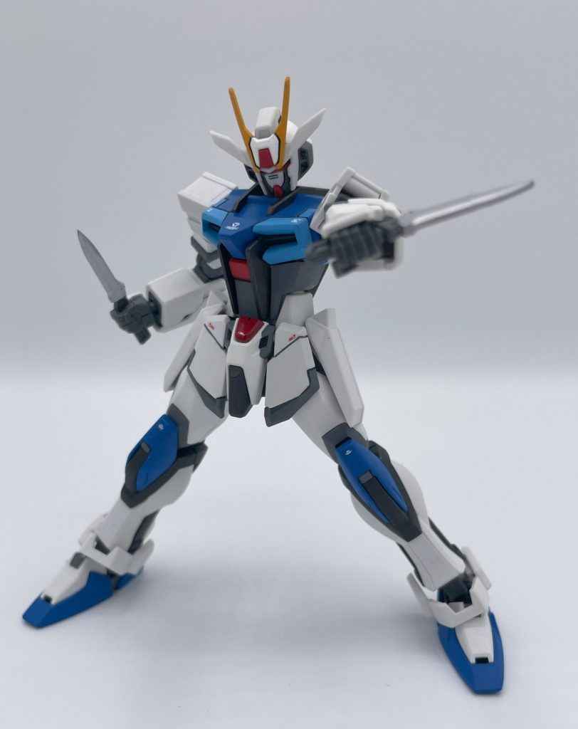 　無印時代から、キラがネームドパイロットを倒す際に多用したアーマーシュナイダー。当然、本機体にも装備されている。なんかよく分からない粒子が刃に練り込まれているので、フェムテク装甲だって貫けます。 