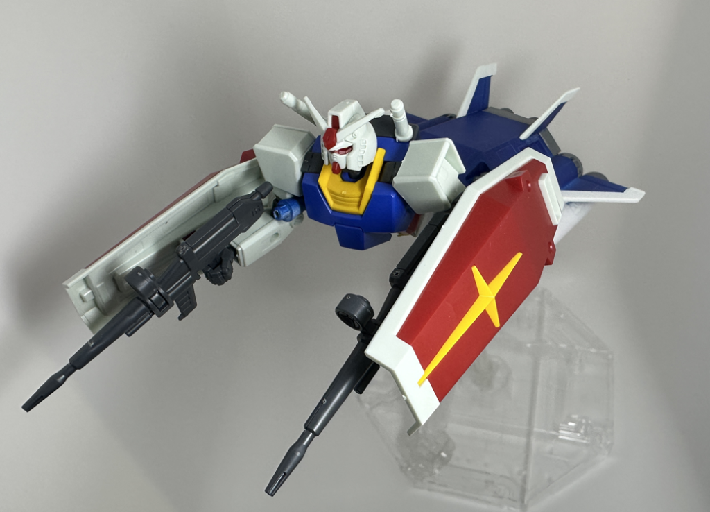 そして、歓声....もとい、完成したガンダムAパーツ+コアブースター。これで、ザクレロなんって敵じゃない!!ちなみに、ビームサーベルを持ってないのは、エントリーグレードについてなかったから。シールドとビームライフルが2つあるのは、ホワイトベース?を作った時のあまりがあったからです。