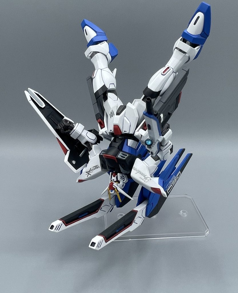 バラエーナプラズマ収束ビーム砲　背部ウイングパックに内包された大型のビーム砲で、その威力はランチャーストライクのアグニに匹敵するのだとか。あの燃費極悪のアグニを２門も搭載するとは、さすがは核動力機ですね。