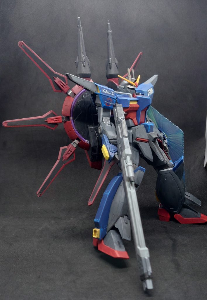 1/100は10年ぶりぐらいの塗装しかも筆塗りは初なのでなかなか大変でした。大きさも大きく撮影ブースに入らず新しい物を検討するレベルです