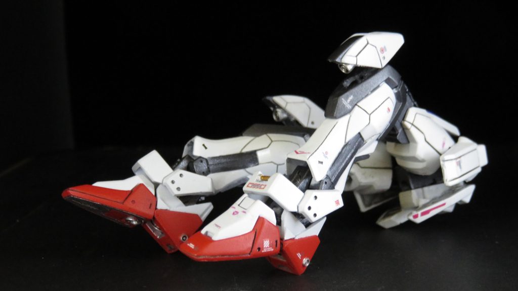 足は膝と足首から下と股関節を改造しました