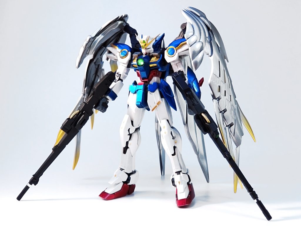 使用塗料・水性ホビーカラー黒:水性ブラックサーフェイサー白:ホワイトパール銀:スーパーファインシルバー・ガンダムマーカー金:イエローゴールド赤:ロイヤルメタレッド+ヘビーガンメタリック(混色)青:コスモメタブルー → 水性ホビー クリアブルー