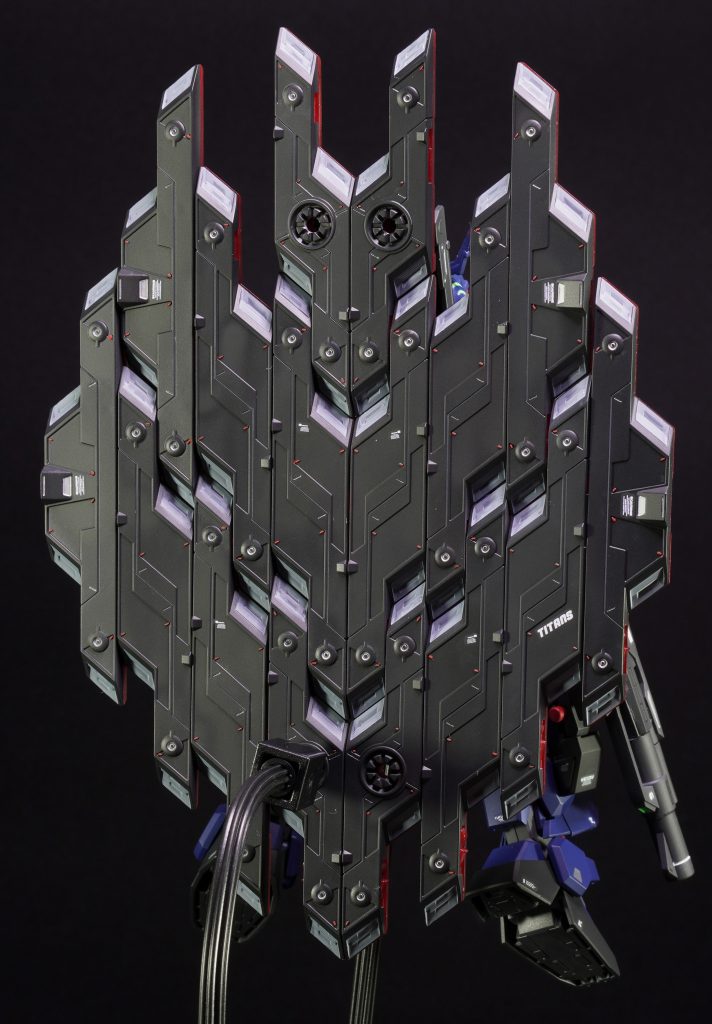 バックといってもプレートが大きすぎて背面が見えません