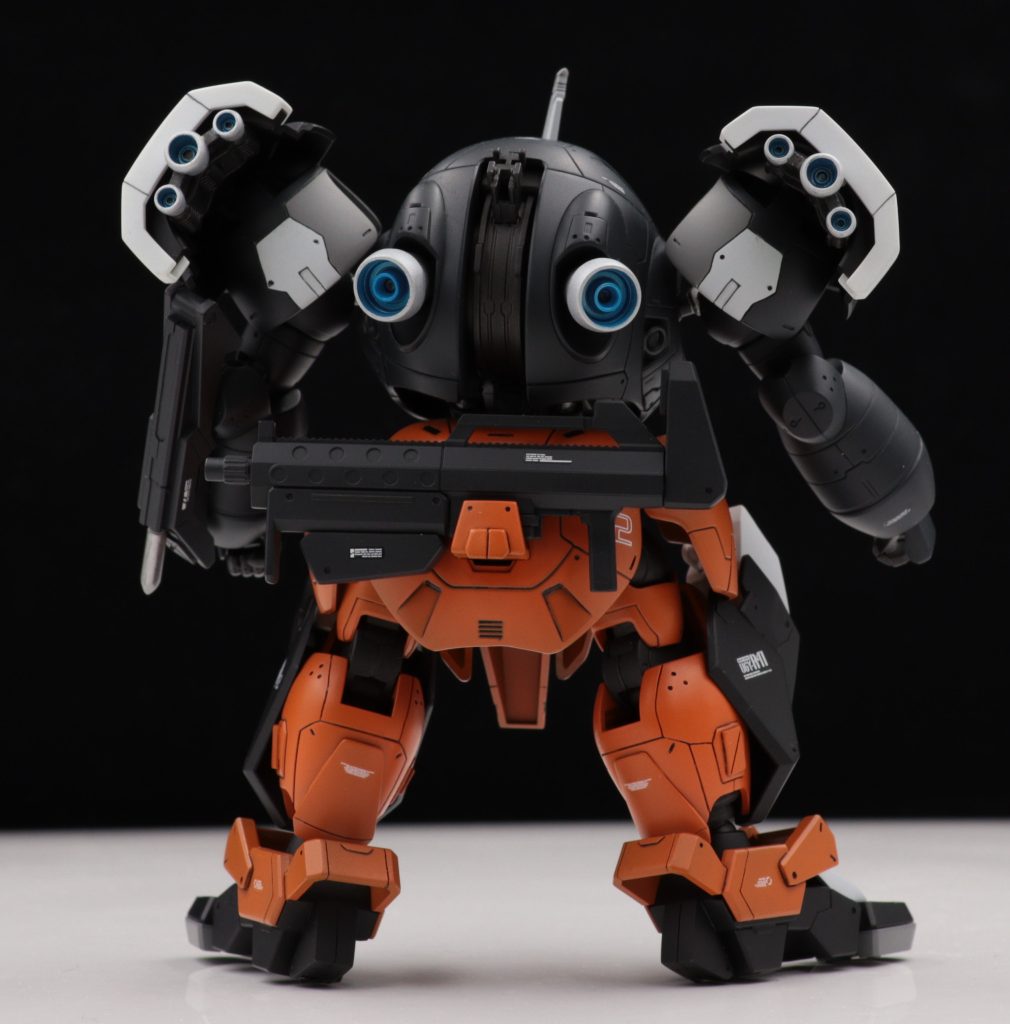 ライフルは腰に懸架可能。