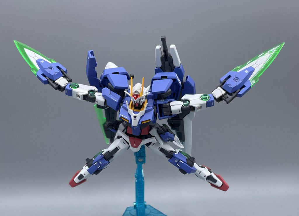 〈6,7本目〉GNカタール 両ひざに装備された中型の剣。ヒート系の剣というガンダム初実装の試作兵器です。GN粒子を熱変換し、触れた物に瞬時に熱移動させて溶断するという恐ろしい武器です。