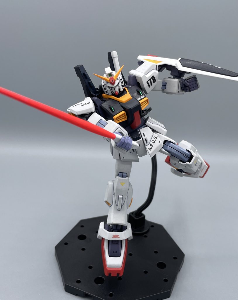 ビームサーベル この時代のビームサーベルは手首と一体型になっています。塗装前提ですが、握り方に表情が付いていて自分は好きです。