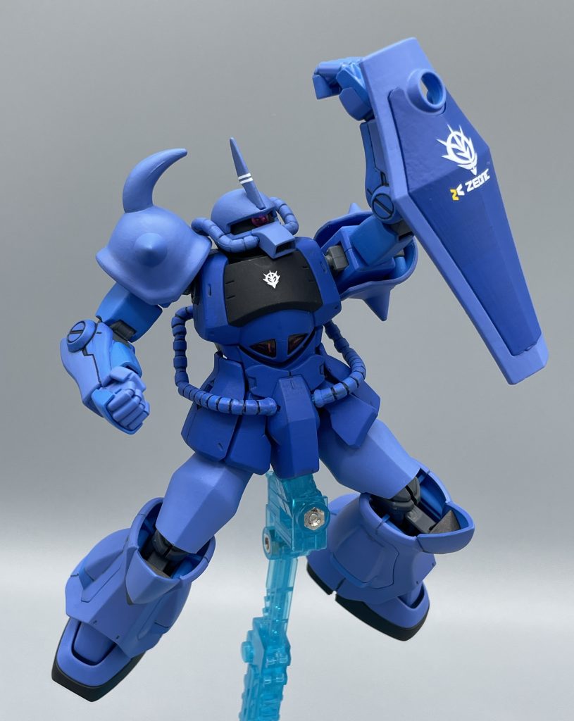 ザクとは違うのだよ！ザクとはーッ！！　ラルさんの名言シーン。シールドでガンダムの斬撃を防ぐシーンですが、ここでもラルさんの技量が光ります。ビームサーベルの刃部分をシールドで受けては、溶断されることを分かっているラルさんは、ガンダムの腕をシールドではじいて斬撃をいなします。ラルさんも脂汗を流しながらの名台詞なので、相手が新米だとしても、その恐ろしさを肌身で感じていたラルさんの戦闘勘の鋭さ・経験値がモノを言ったワンシーンですね。