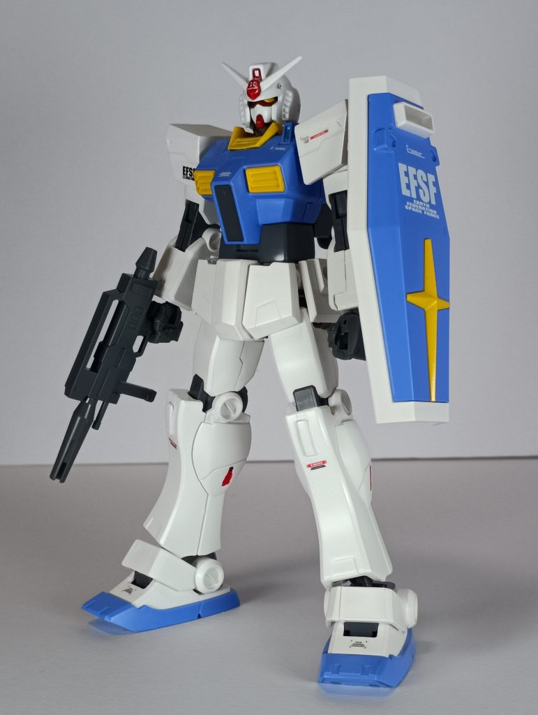 あと、目立たないですが、作中のジムⅡには肩と腰にラインがあったので、スジボリに挑戦してみました。(正直微妙な出来なので、墨入れはやっていません・・・)